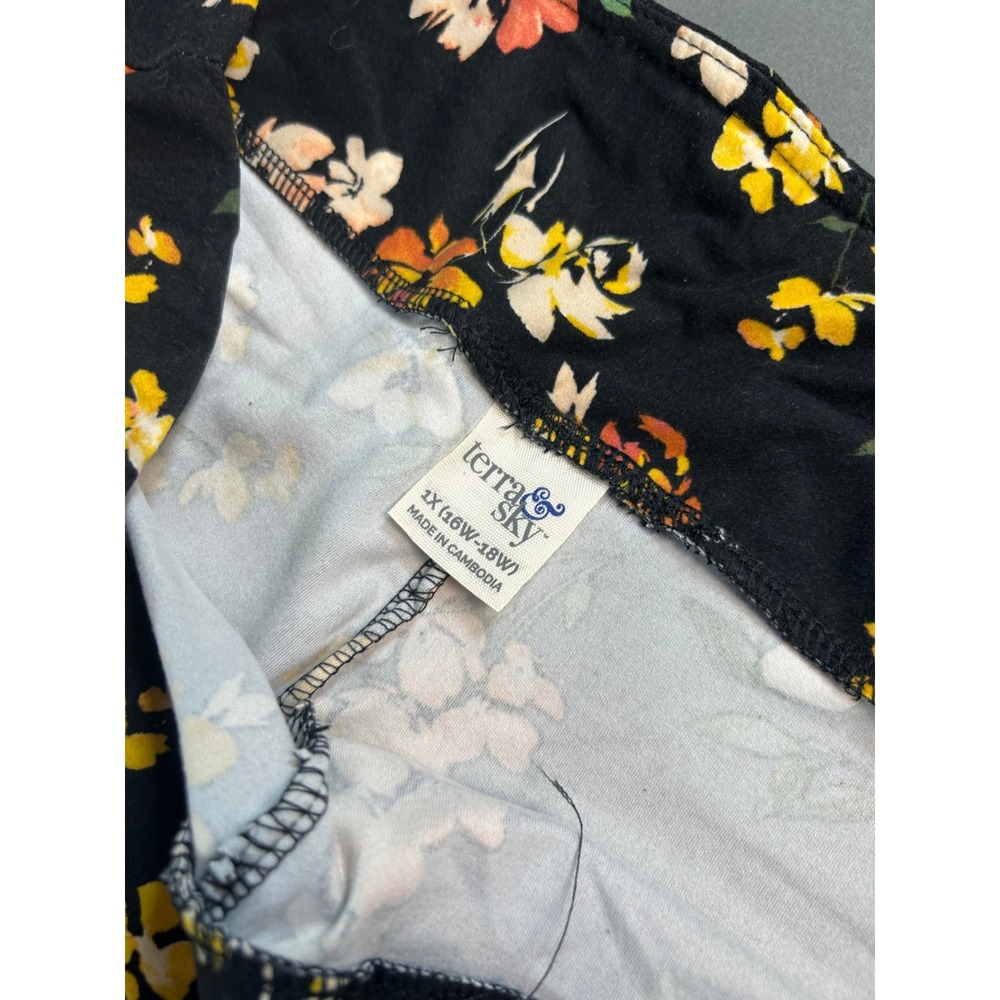 Terra & Sky Black Floral High Rise Leggings Plus Size 1X 16W-18W Stretch Knit - Picture 3 of 9